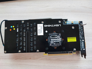 MSI GeForce GTX 770 ja NVIDIA Tesla K20x (4 foto / 5)