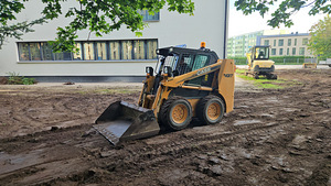 Haljastus Kaevetööd ekskavaator laadur bobcat (5 foto / 9)