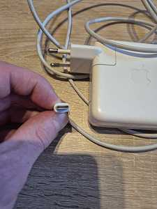 Apple usb-c Power Adapter 61W (2 foto / 3)
