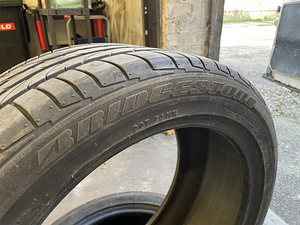 Brigdestone Potenza 255/40/ZR19 275/40/R19 (7 foto / 8)