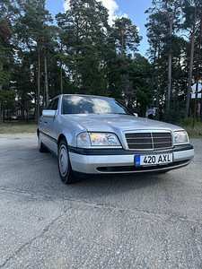 Mercedes-Benz C180 (1 foto / 7)