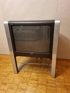 Televiisor koos alusega (1 foto / 7)