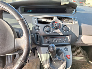 Renault Grand Scenic (7 foto / 8)