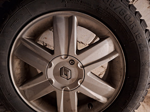 Renault Grand Scenic rehvid koos velgedega