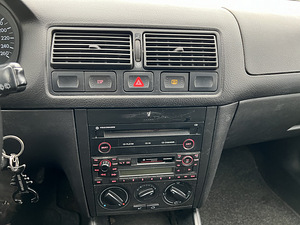 Volkswagen Golf 2.0 (7 foto / 12)