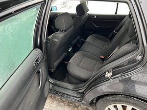 Volkswagen Golf 2.0 (12 foto / 12)
