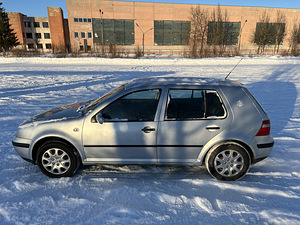 Volkswagen Golf 1.4 (4 foto / 12)