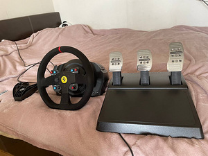 Thrustmaster T300 Ferrari Integral RW Alcantara Edition (2 foto / 4)