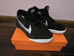 Nike korvpalli tossud (1 foto / 3)