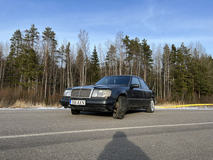 Mercedes-Benz 300D TURBO (1 foto / 12)