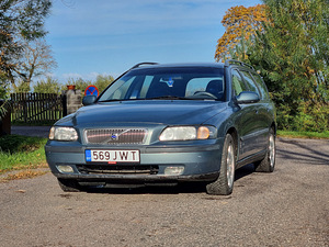 Volvo V70 (2 фото из 14)