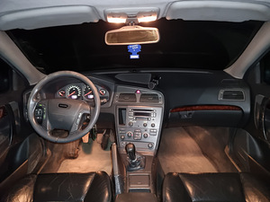 Volvo V70 (12 фото из 14)