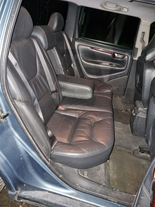 Volvo V70 (14 фото из 14)