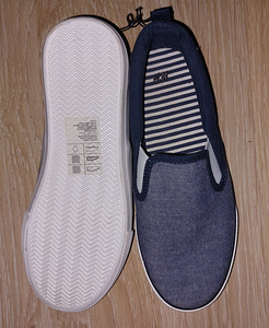 Uued HM tennised, suurus 35 (2 foto / 2)