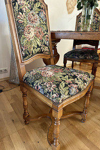 Tammepuidust laud, 5 tooli, vitriinkapp, kohvilaud, TValus (5 foto / 10)