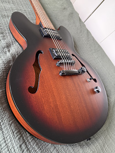 Гитара Epiphone Dot Studio (2 фото из 3)