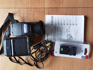 Sony Cyber-shot R1 (2 foto / 3)
