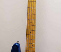 Бас-гитара Squier Precision Bass