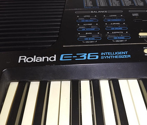 Синтезатор Roland E36 (3 фото из 3)