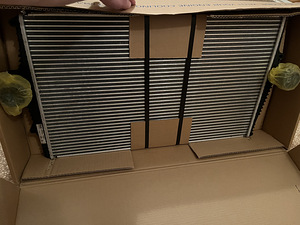 Volvo s60 d5 Intercooler / vahejahuti (2 foto / 3)