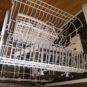 Nõudepesumasin Ariston Hotpoint (ei soojenda vett) (3 foto / 8)
