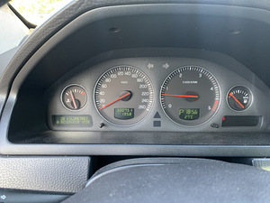 Volvo XC90 2.4D 120KW (8 foto / 8)