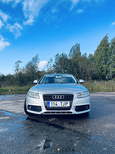 Audi A4 2008 2.0 TDI B8 (2 foto / 15)