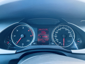 Audi A4 2008 2.0 TDI B8 (15 foto / 15)