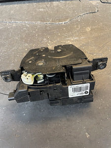 Pagasiruumi lukk BMW F10 2010 (1 foto / 4)