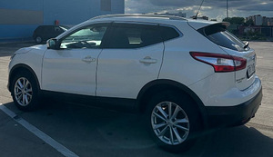 Nissan Qashqai (7 foto / 10)