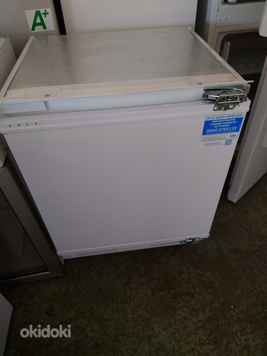 Встроенный маленький холодильник (фото #1)