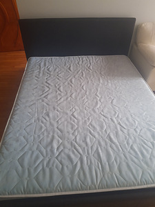 Кровать с матрасом (3 фото из 3)