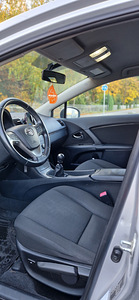 Toyota Avensis (7 foto / 9)