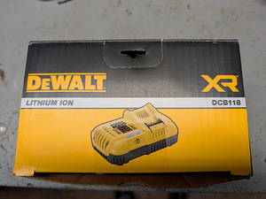 DeWalt dcb118 kiirlaadja uus (1 foto / 2)