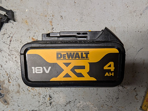 DeWalt dcb118 kiirlaadja uus aku 4ah (2 foto / 3)