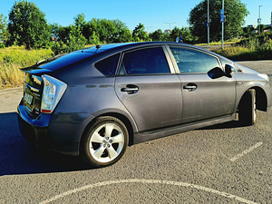 Toyota prius (2 foto / 4)