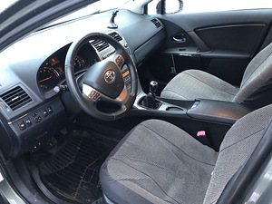Toyota Avensis 1.8 T27, универсал. (9 фото из 13)