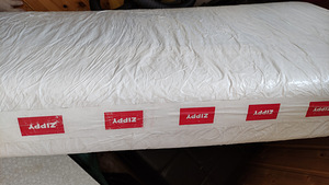 Продам новую кровать детскую Bobas cot MAGDA (2 фото из 2)