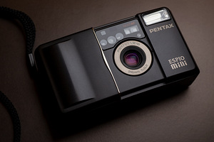 Väga heas korras Pentax Espio Mini ja 36 kaardiga värvifilm (1 foto / 9)