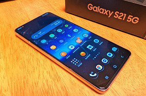 Samsung Galaxy S21 5G (1 foto / 6)