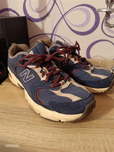 Кроссовки женские (3 фото из 3)