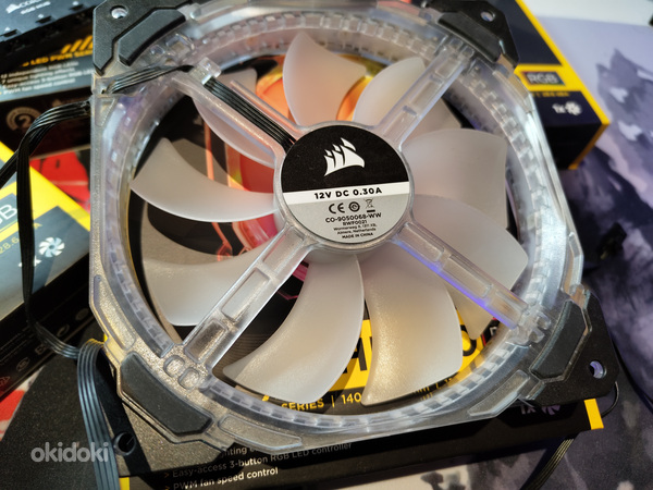 Corsair HD140x4 RGB Fan Pack + RGB Hub (фото #2)