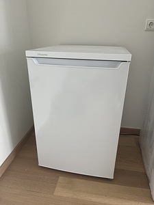 Külmik Hisense RR154D4AW2 (1 foto / 2)