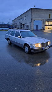 Mercedes-Benz E 2.5 D (2 foto / 11)