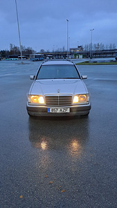 Mercedes-Benz E 2.5 D (9 foto / 11)