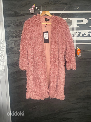 Красивая и стильная нежно-розовая меховая куртка/легкое пальто (фото #1)