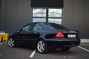 M: Mercedes-Benz C 320 Avantgarde 3.0 165kW (6 foto / 14)