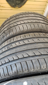 Продам 4 шины 235/35R19 (3 фото из 10)