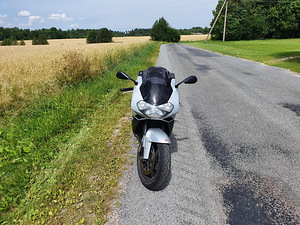 Aprilia sl 1000 falco v2 (1 foto / 3)