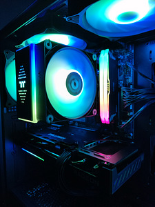 RYZEN 5 7500F - B650 - RX 9060 XT - 32GB DDR5 - 1TB - ARGB (6 foto / 9)